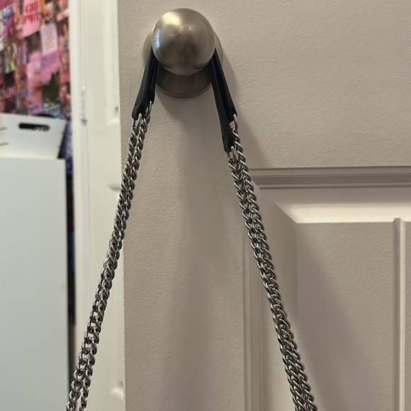 Selling this authentic MK purse. - Picture 4 of 6